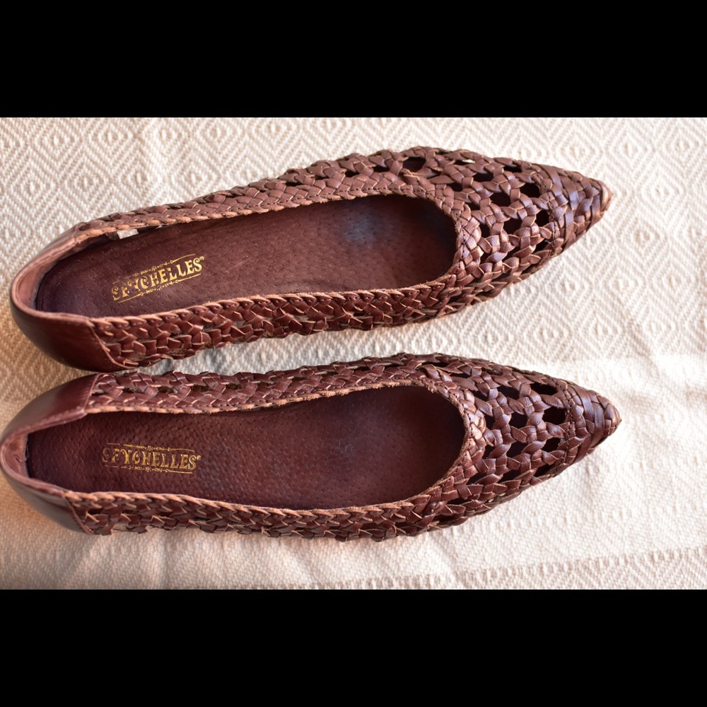 Vintage woven leather flats